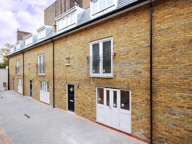 House for rent in London Borough of Hounslow, Greater London