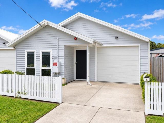 Villa for sale in Rosebud, Melbourne