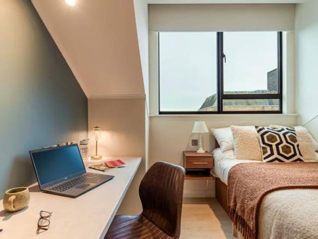 Studio for rent in Queen's Quarter, Northern Ireland