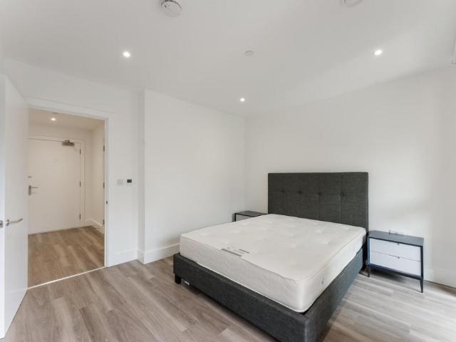 Apartment for rent in Parkside SE10, Greater London