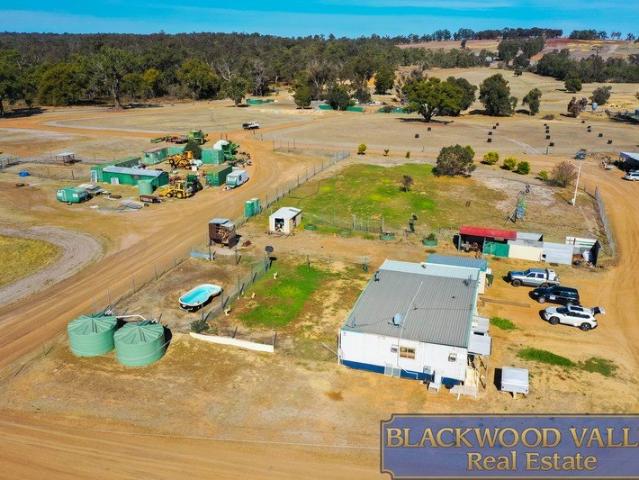Cottage for sale in Dinninup, Western Australia