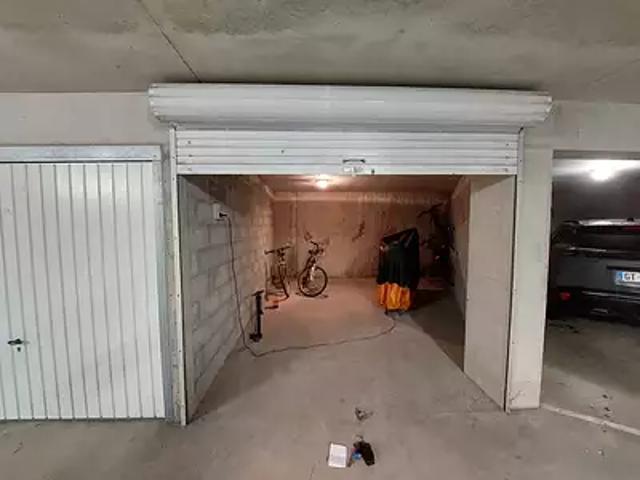 Garage vente à Les Sables-d'Olonne, Château-d'olonne
