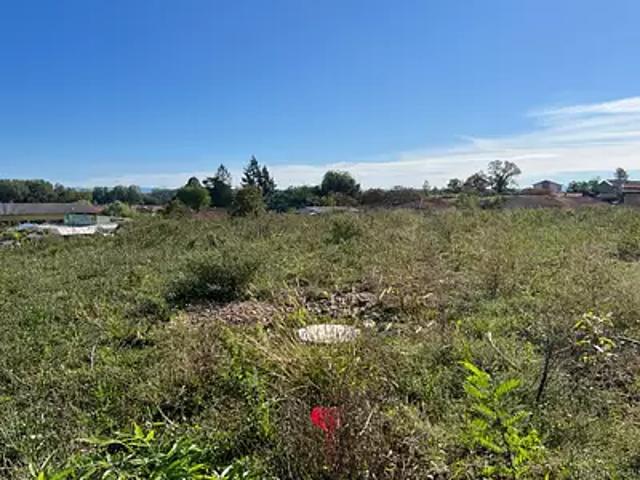 Terrain vente à Bourg-en-Bresse, Chalamont