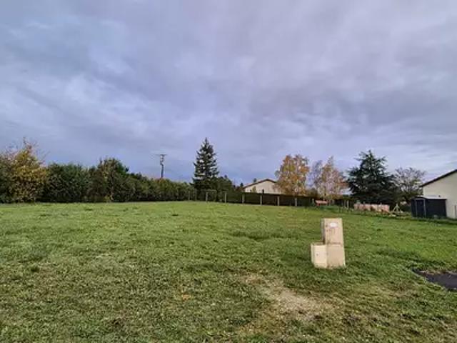 Terrain vente à Confolens, Courcôme