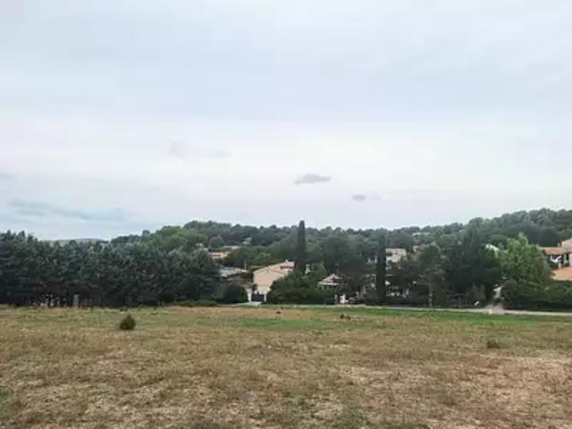 Terrain vente à Pierrevert, Alpes-de-Haute-Provence