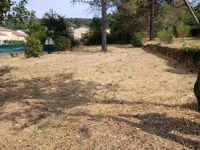Terrain vente à Aix-en-Provence, Trets