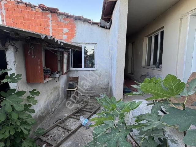 Cinosman, Kırkağaç içerisinde satılık Villa
