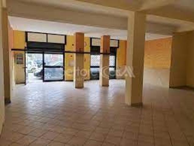 Locale Commerciale in vendita a Acireale, Sicilia