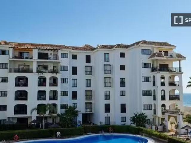 Apartamento en alquiler en Castillo de la Duquesa, Costa del Sol Occidental