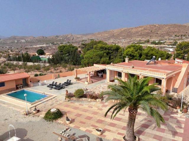 Chalet en alquiler en Nostra Senyora de Gràcia, Alicante