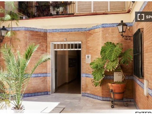 Piso en alquiler en Los Remedios, Sevilla