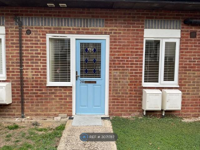 Studio for rent in Smug Oak, St Albans