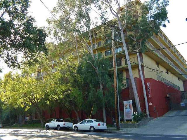 Apartment for rent in Canoga Park, California