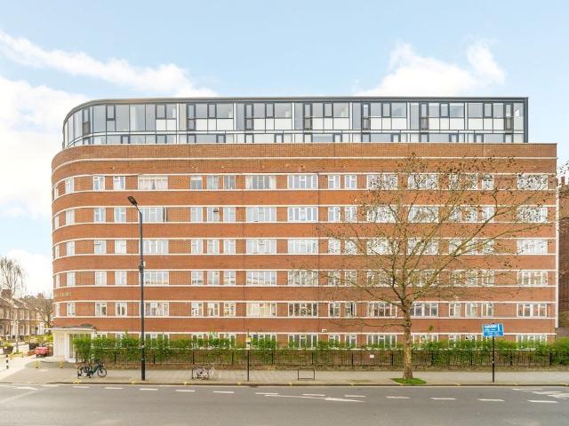 Apartment for rent in Stockwell, Greater London