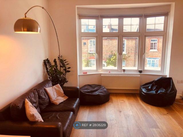 Apartment for rent in Norbiton, Greater London