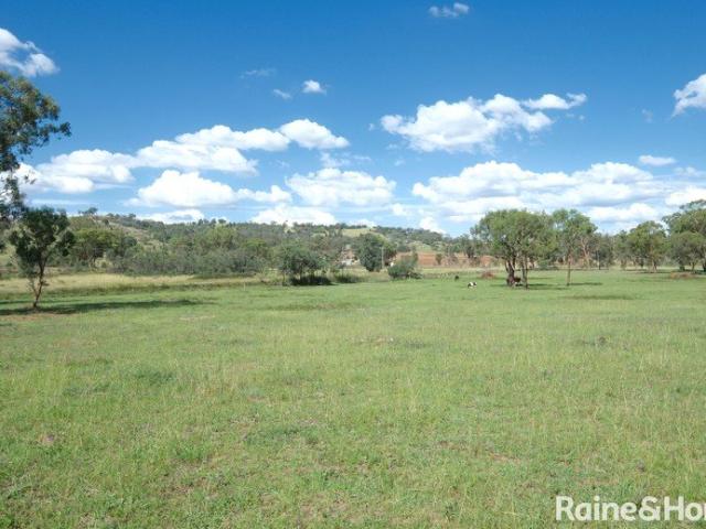 Cottage for sale in Elsmore, New South Wales