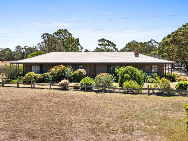 Cottage for sale in Heyfield, Victoria