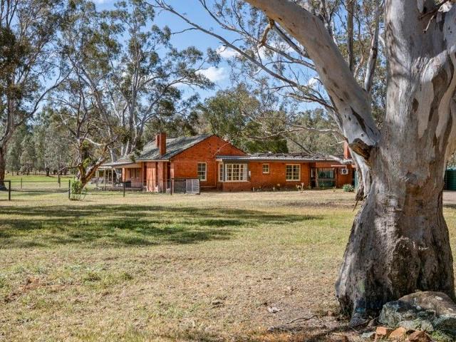 Cottage for sale in Tamleugh, Victoria