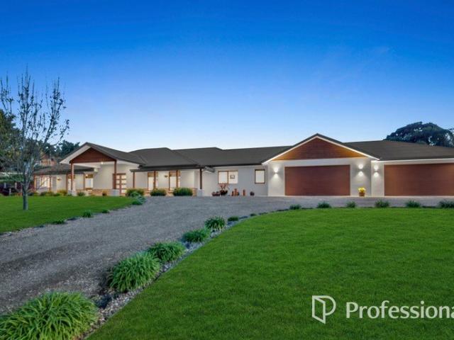 Cottage for sale in Camerons Creek, Victoria
