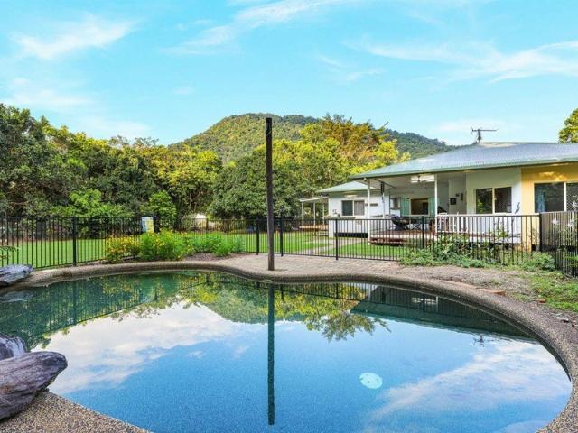 Cottage for sale in Redlynch, Queensland