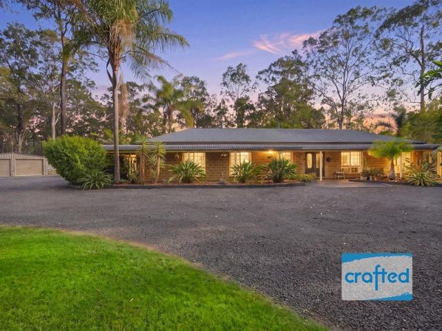 Cottage for sale in Greenbank, Greater Brisbane