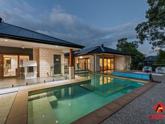 Cottage for sale in Toombul, Queensland