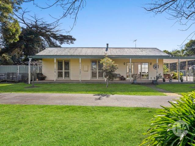 Cottage for sale in Camerons Creek, Victoria