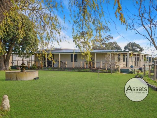 Cottage for sale in Heywood, Victoria