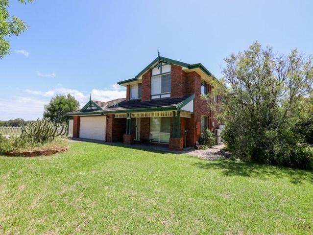 Cottage for sale in Kalimna West, Victoria