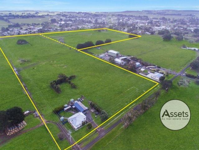 Cottage for sale in Heywood, Victoria