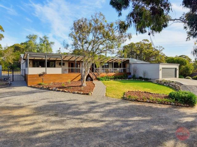 Cottage for sale in Woodcroft, Adelaide