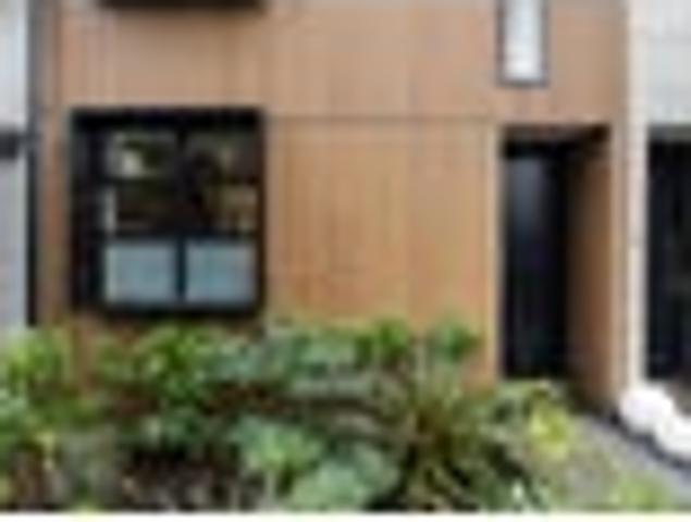 Townhouse for sale in Heathcote, Canterbury