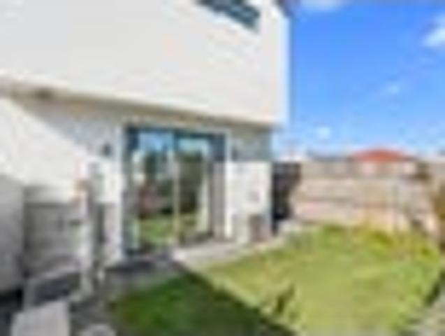 House for sale in Chaslands, Canterbury