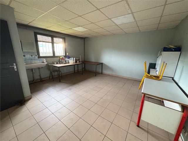 Local Commercial vente à Compiègne, Cuvilly