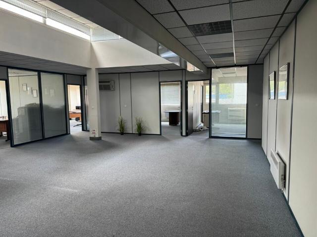 Local Commercial vente à Loches, Nazelles-négron