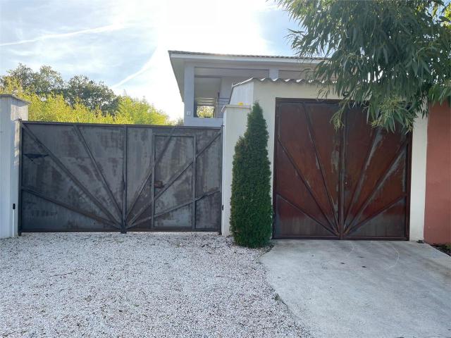 Local Commercial vente à France métropolitaine, Rougiers