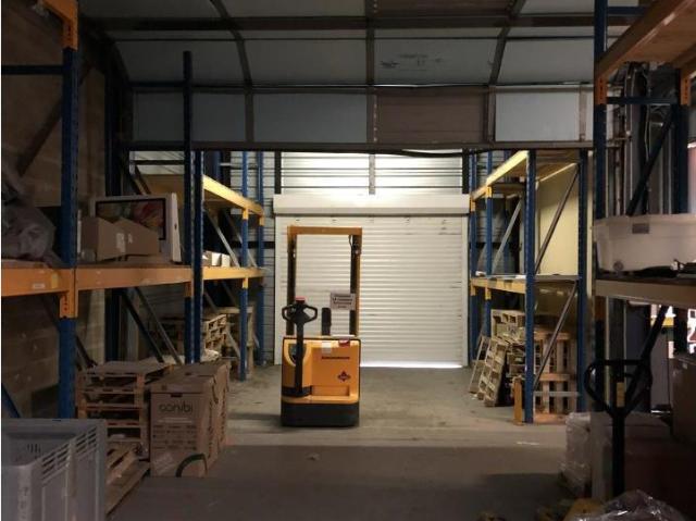 Local Commercial vente à Versailles, Buc