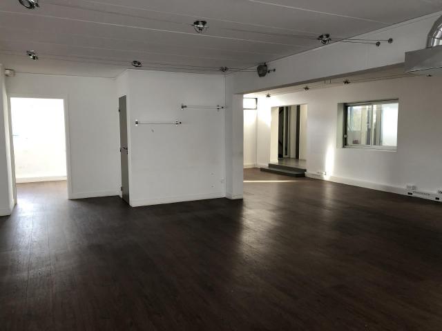 Local Commercial vente à Versailles, Buc