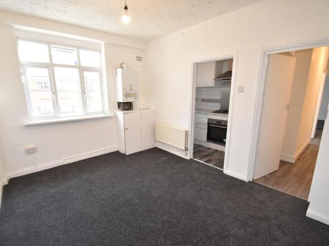 Apartment for rent in London Borough of Ealing, Park Royal