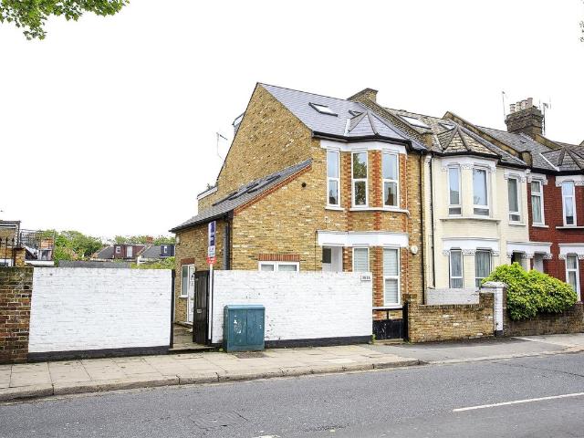 House for rent in London Borough of Ealing, Greater London