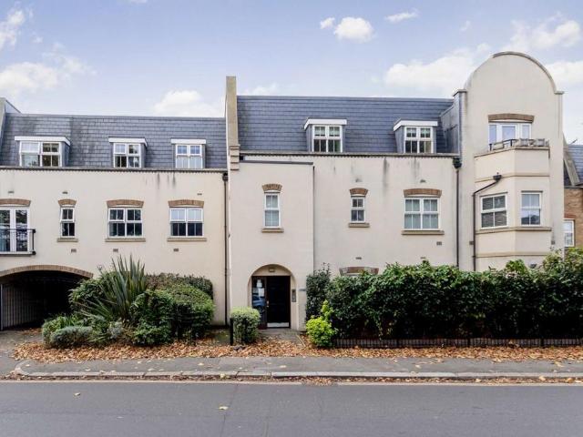 Apartment for rent in London Borough of Ealing, Greater London