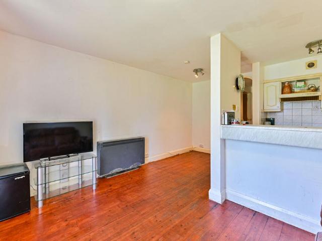 Apartment for rent in London Borough of Ealing, Park Royal