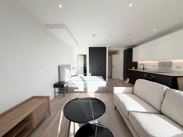 Studio for rent in London Borough of Ealing, Greater London