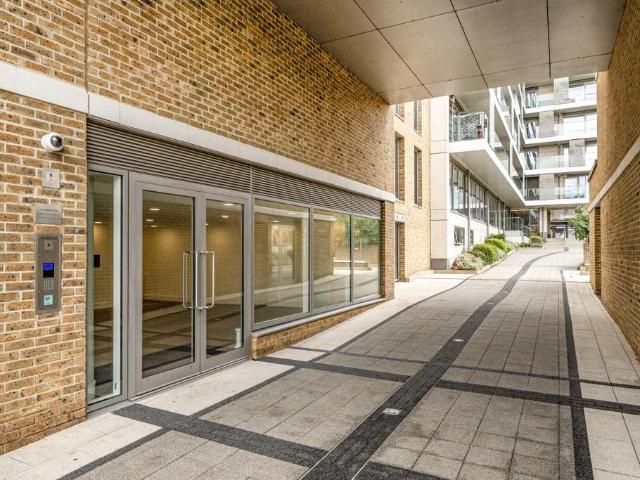 Apartment for rent in Whetstone, Oakleigh Park