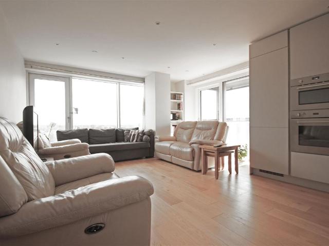 Apartment for rent in Whetstone, Oakleigh Park