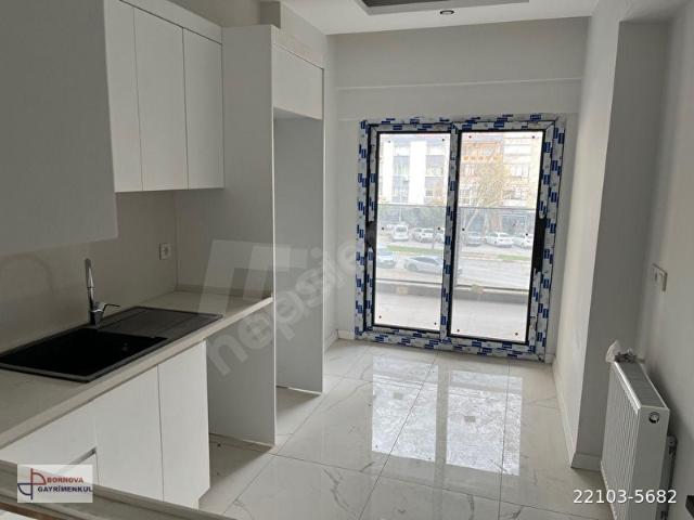 Bayrakli, İzmir içerisinde satılık mülk