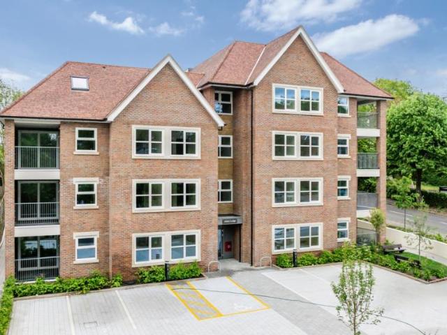 Apartment for sale in London Borough of Croydon, Purley