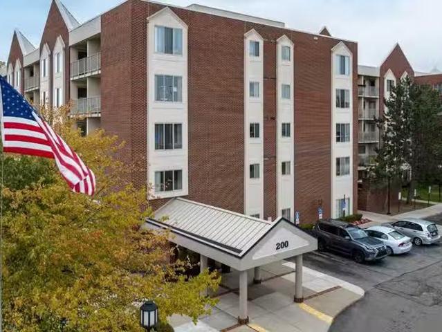 Condo for rent in Royal Oak