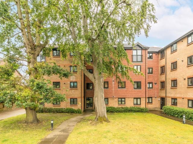 Apartment for rent in Berrylands, Greater London