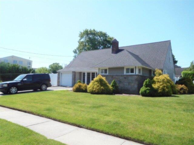 House for sale in East Rockaway